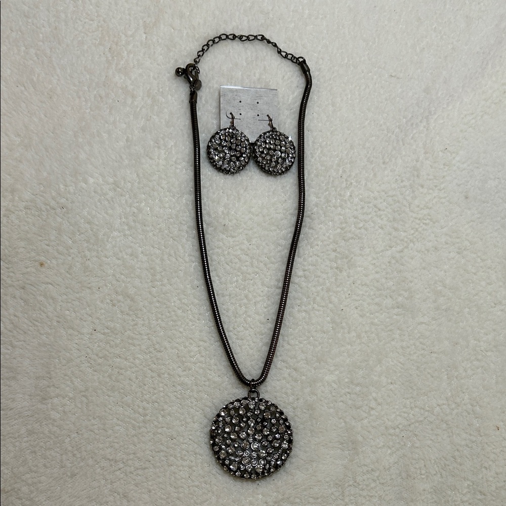 + EUC Chico’s Gun Metal With Rhinestone Pendant Necklace and Earring Set